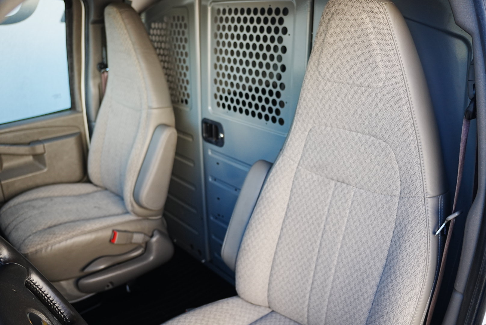 2022 Chevrolet Express Cargo Van 3500 photo 9