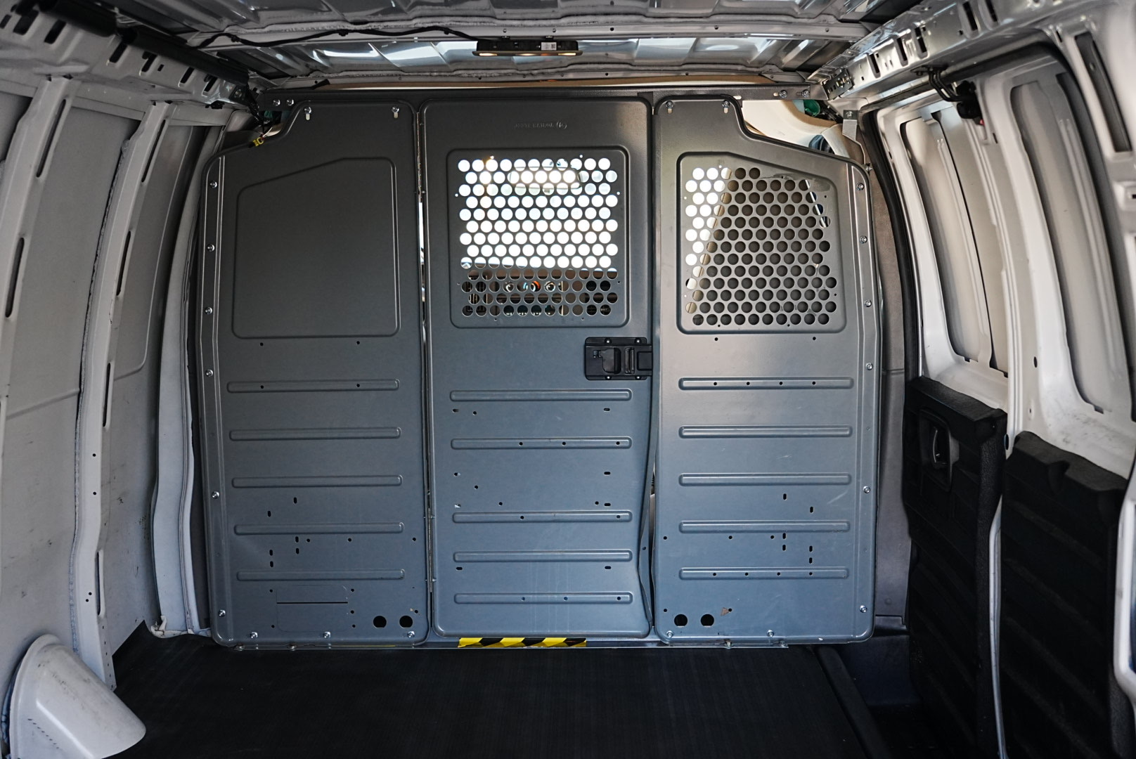 2022 Chevrolet Express Cargo Van 3500 photo 13