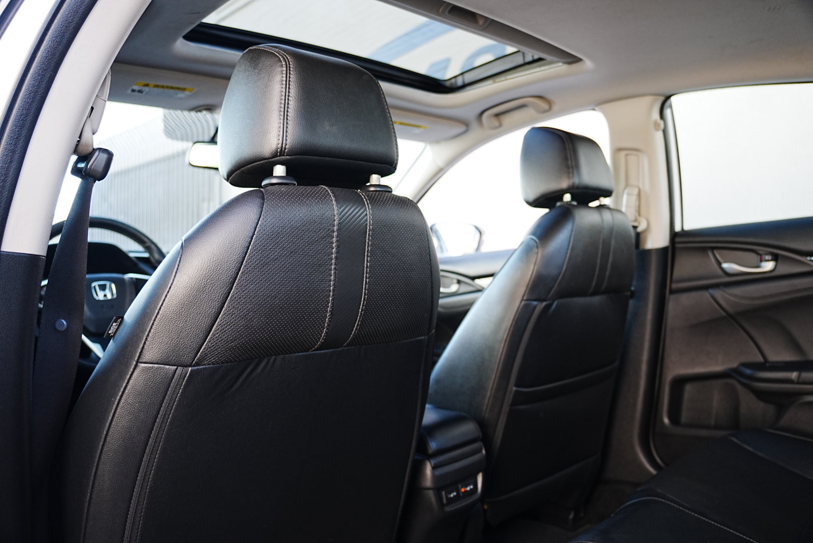 2016 Honda Civic Touring photo 11