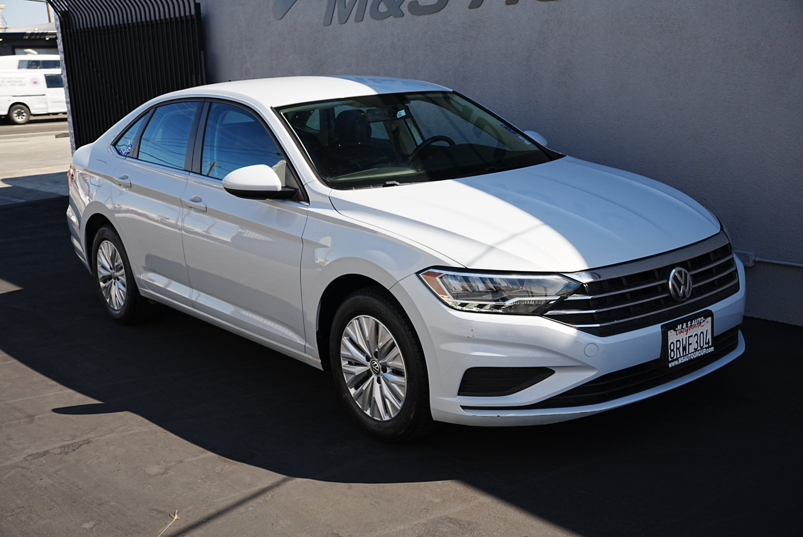 2019 Volkswagen Jetta SE R-Line photo 2