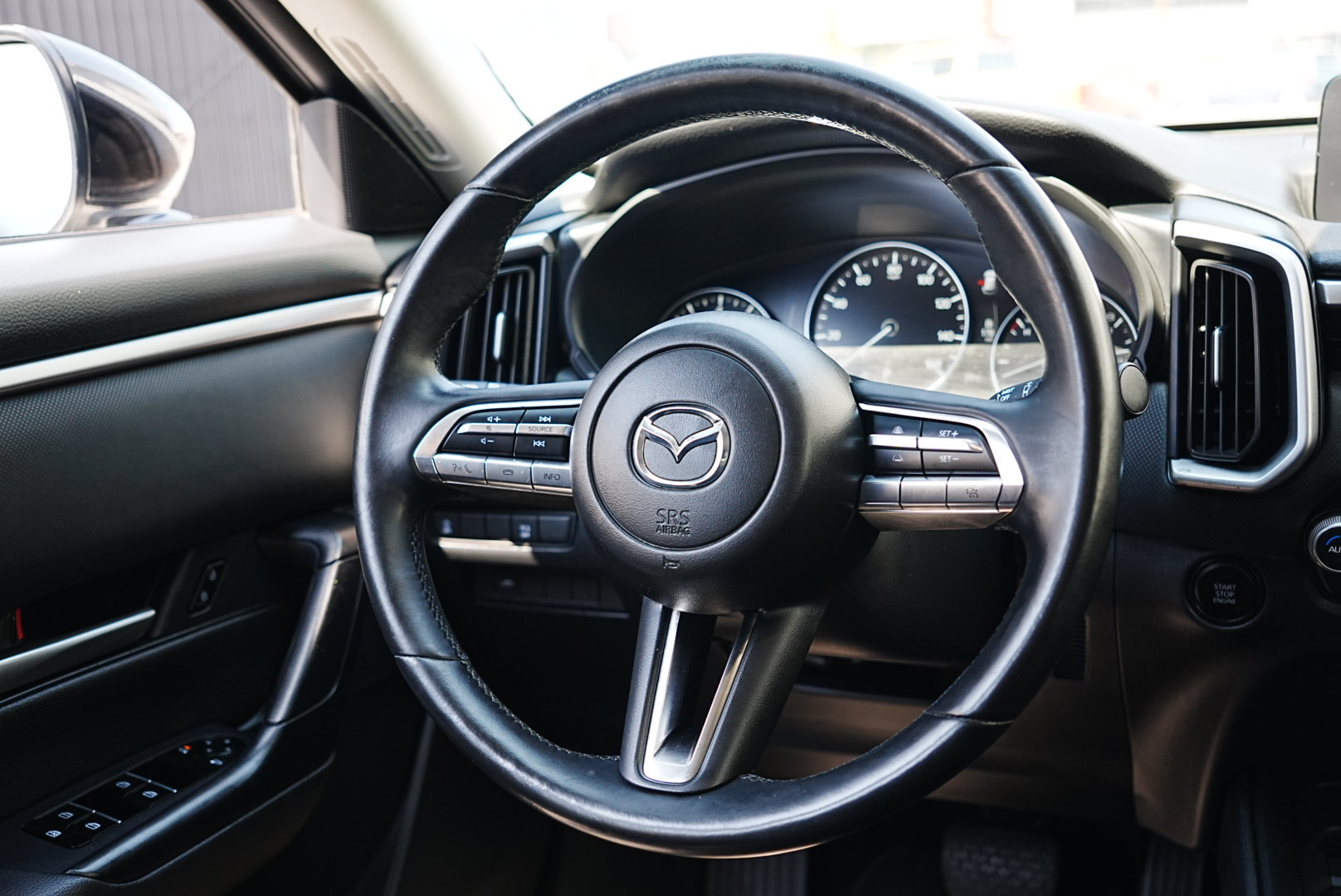 2024 Mazda CX-50 2.5 S Preferred photo 2