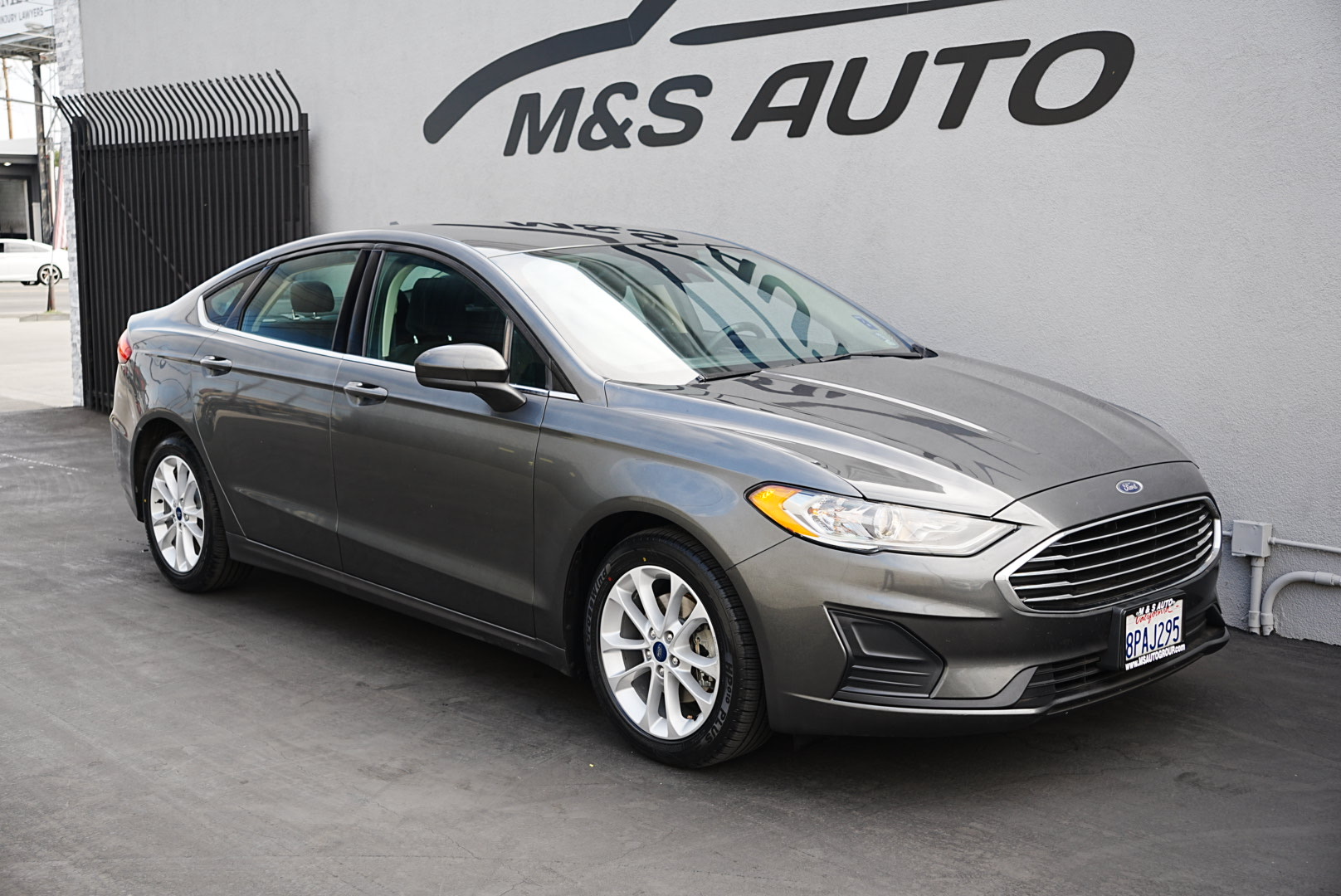 2020 Ford Fusion SE photo 2