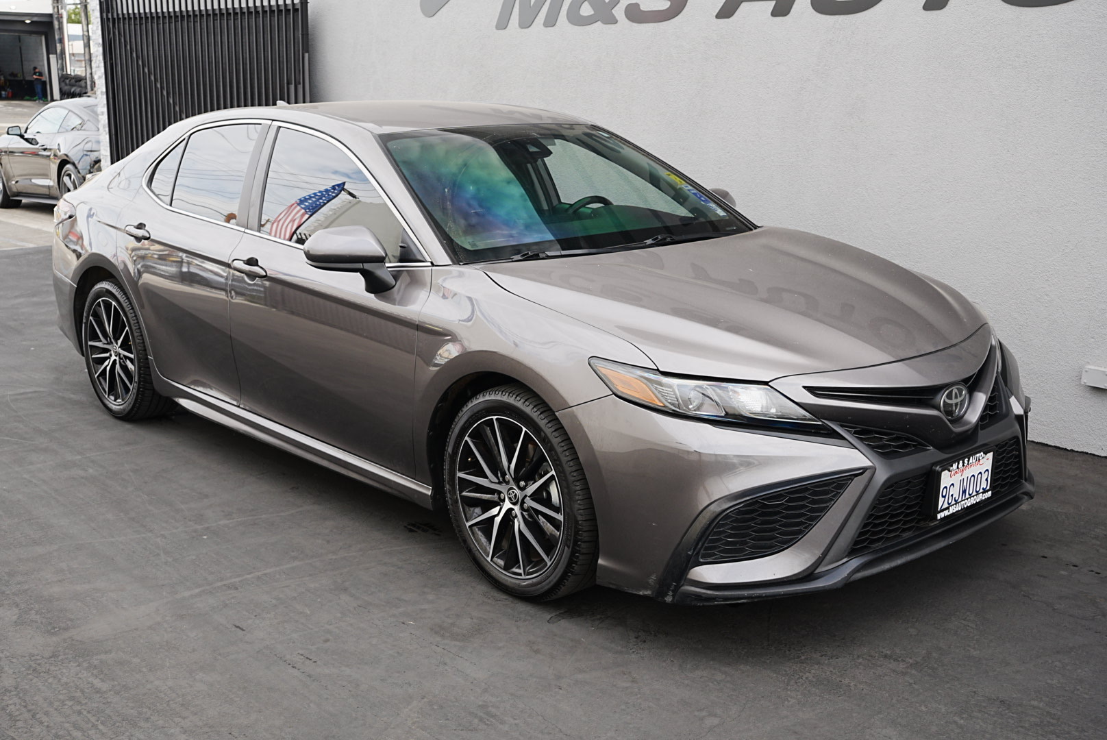 2021 Toyota Camry SE photo 2