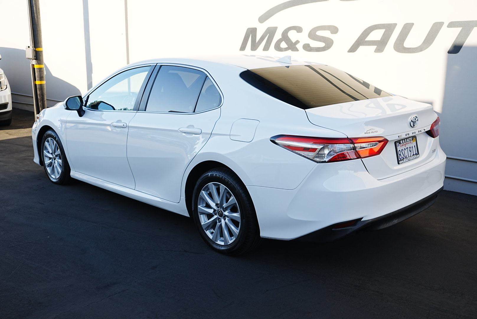 2020 Toyota Camry LE photo 6