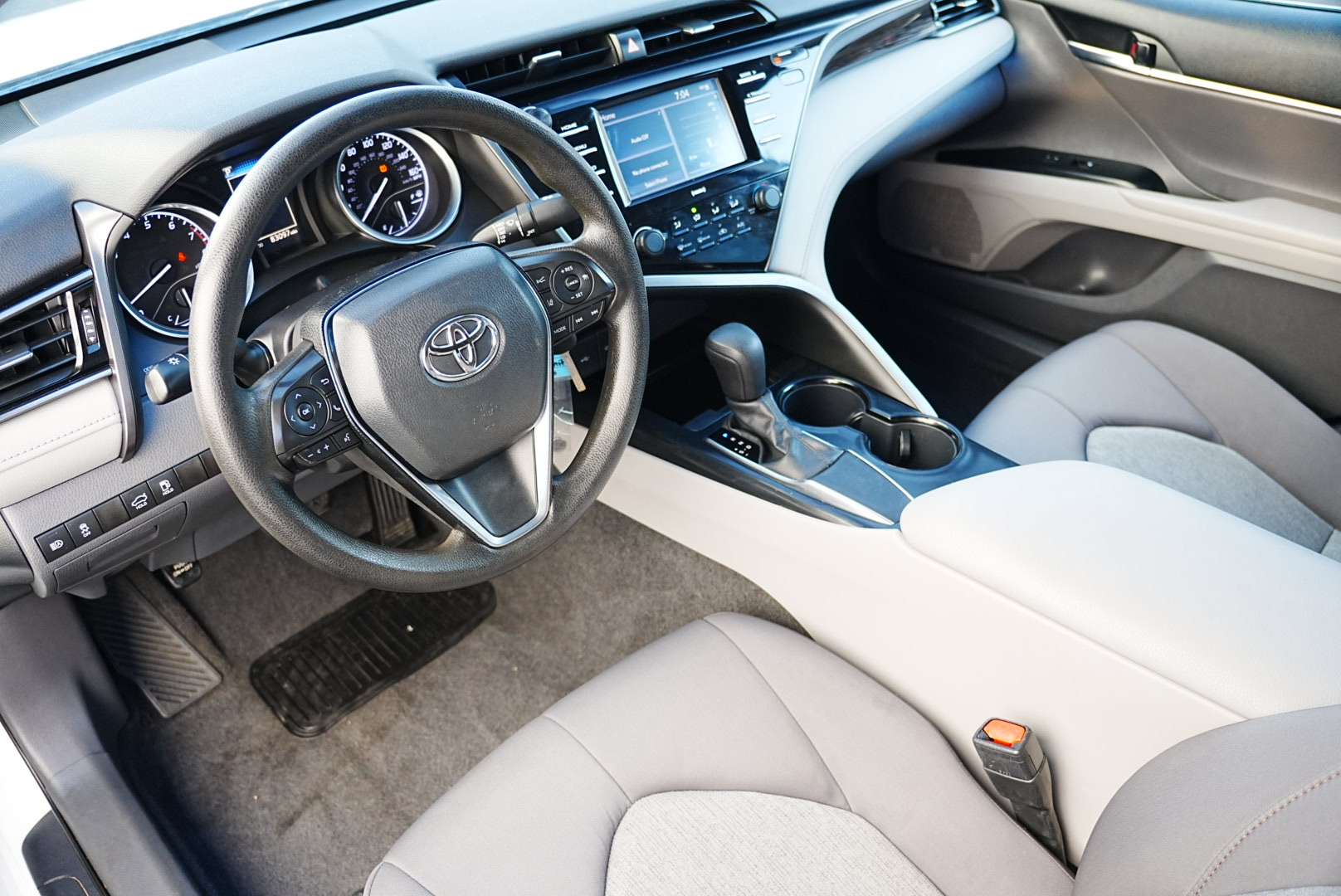 2020 Toyota Camry LE photo 8