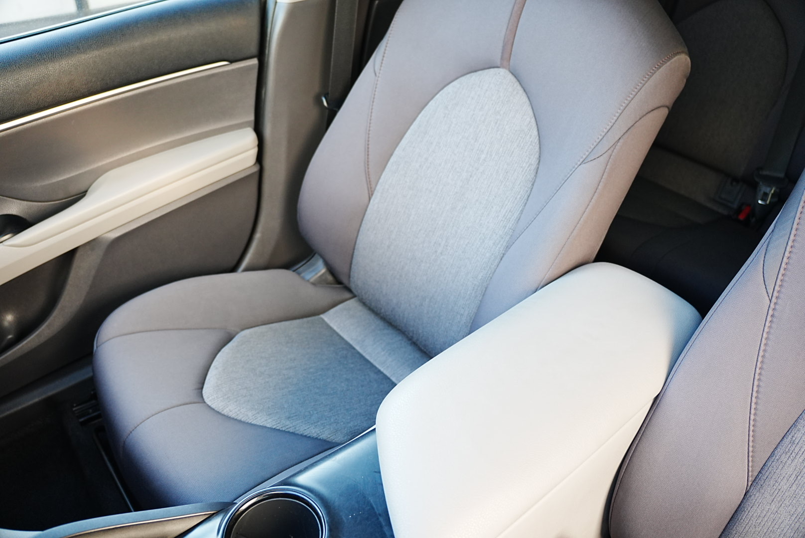 2020 Toyota Camry LE photo 11