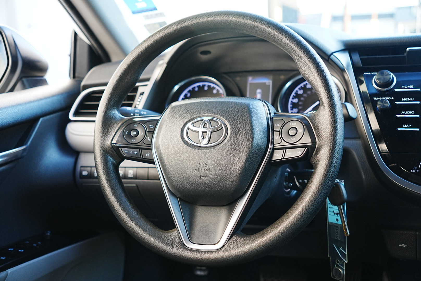 2020 Toyota Camry LE photo 17