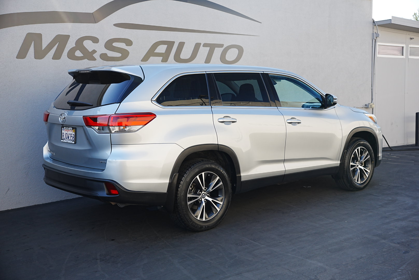 2019 Toyota Highlander LE photo 4
