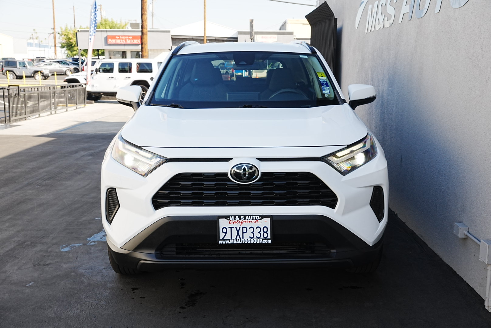 2022 Toyota RAV4 XLE photo 2