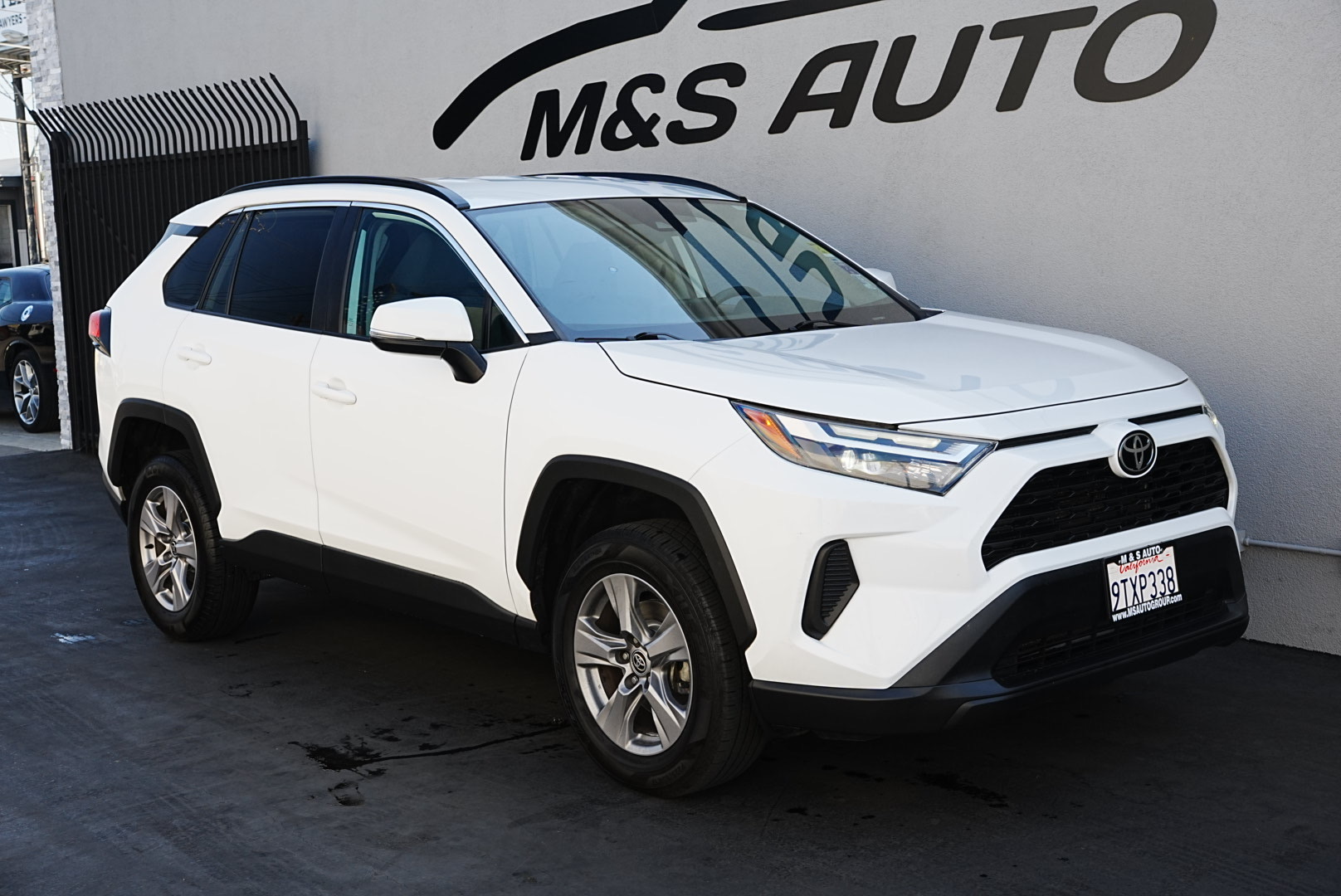 2022 Toyota RAV4 XLE photo 3