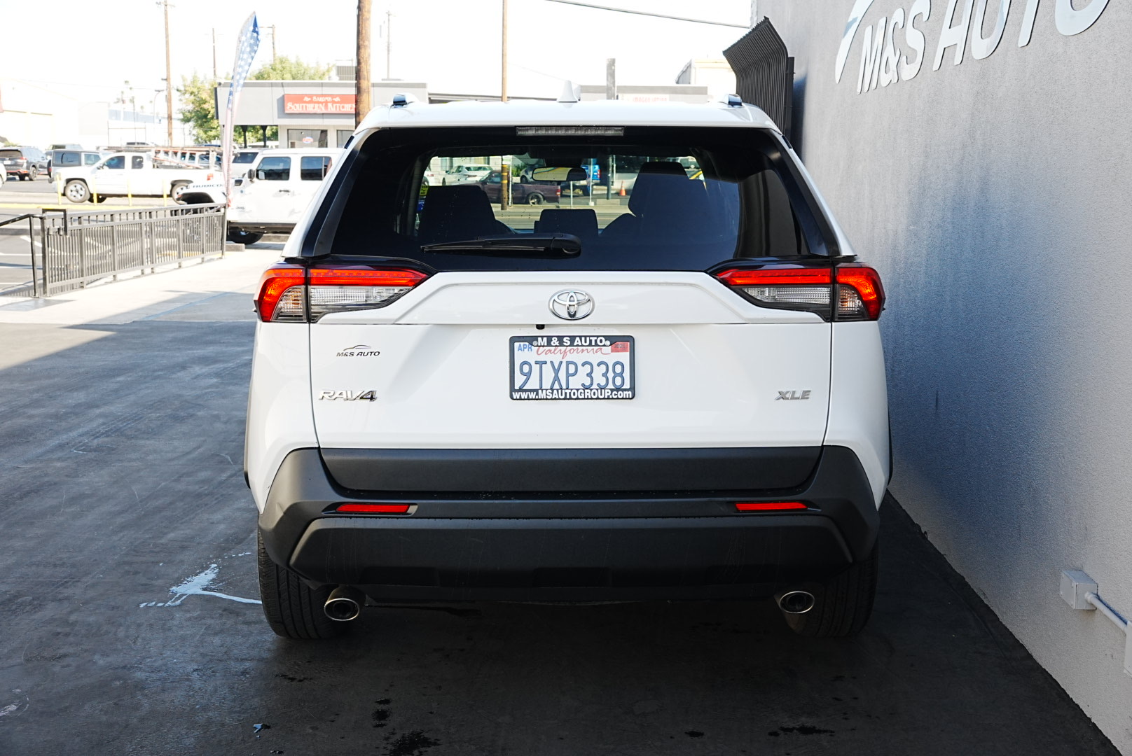2022 Toyota RAV4 XLE photo 5