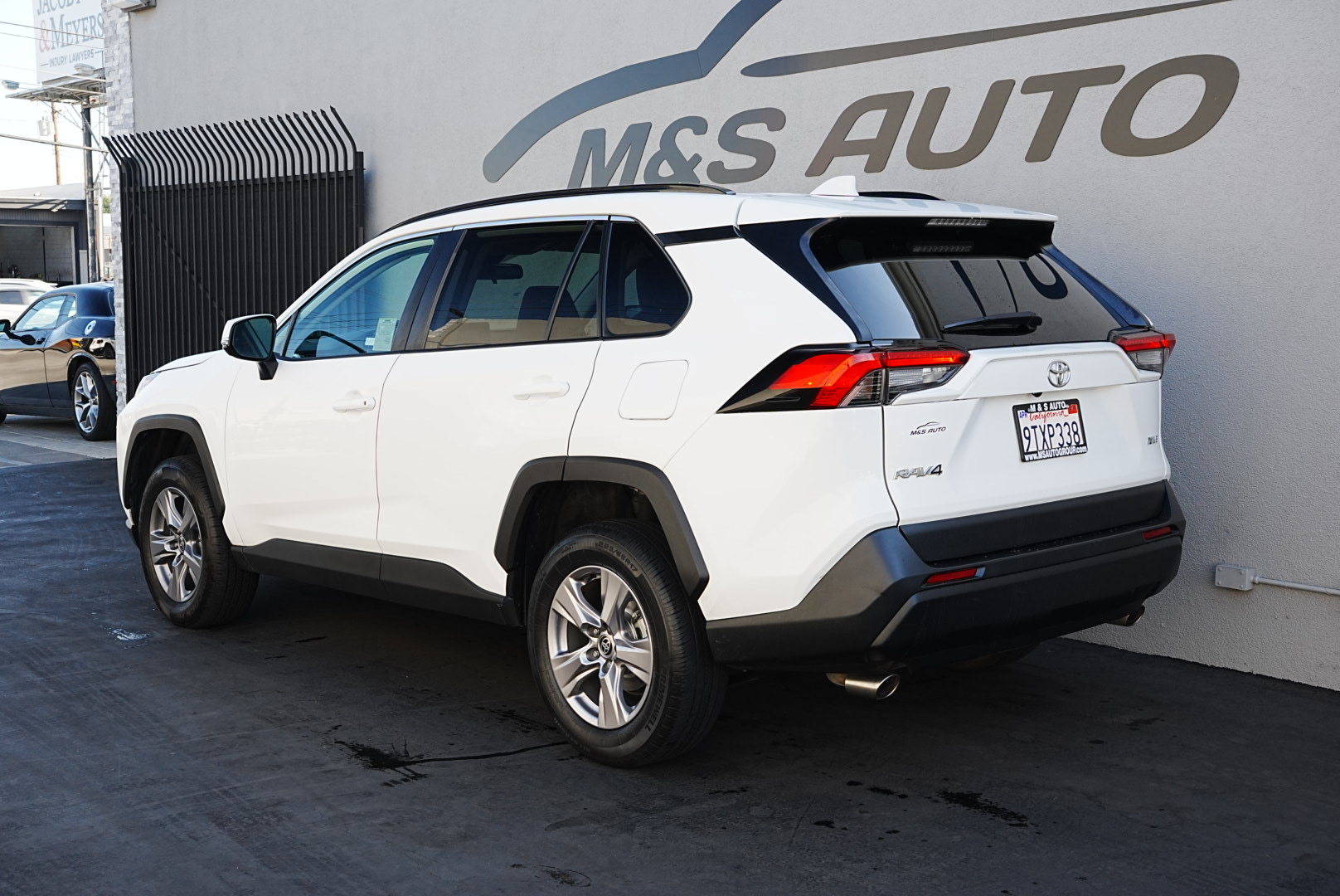 2022 Toyota RAV4 XLE photo 6