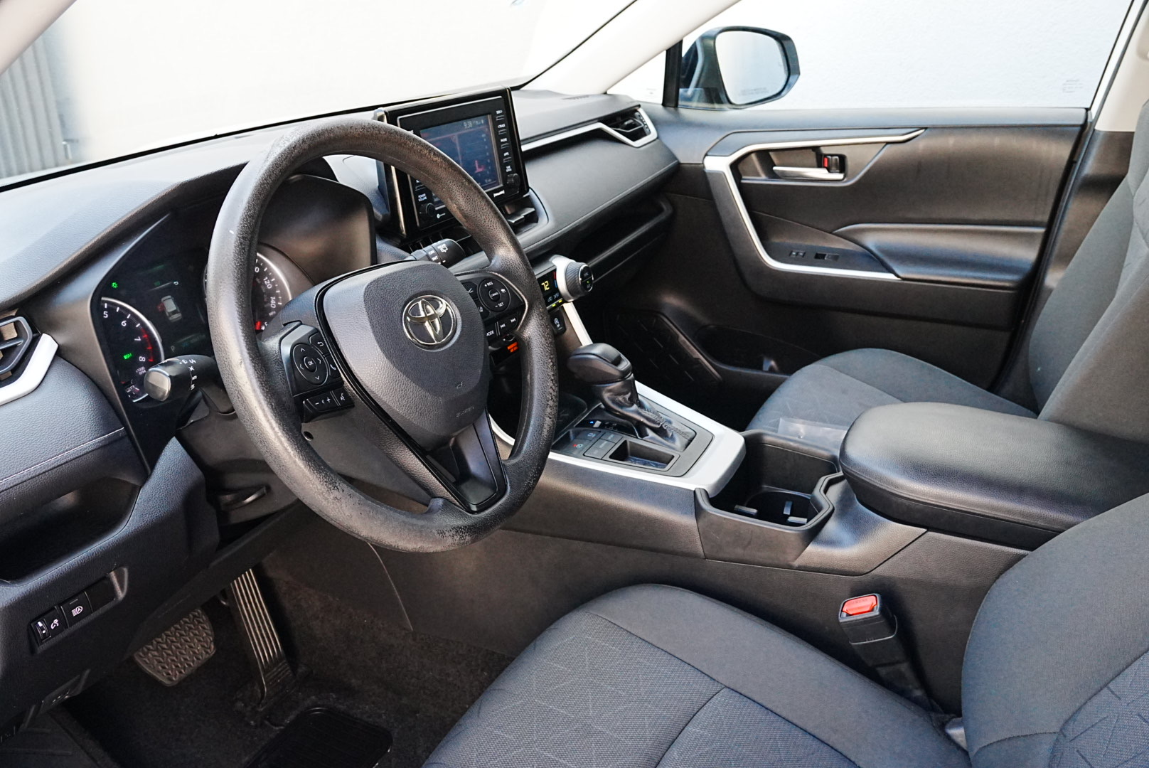 2022 Toyota RAV4 XLE photo 8
