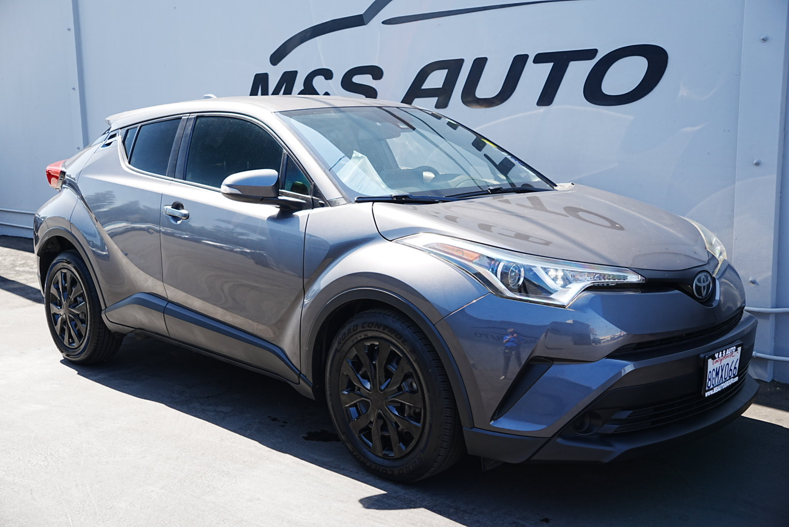 2019 Toyota C-HR LE photo 3