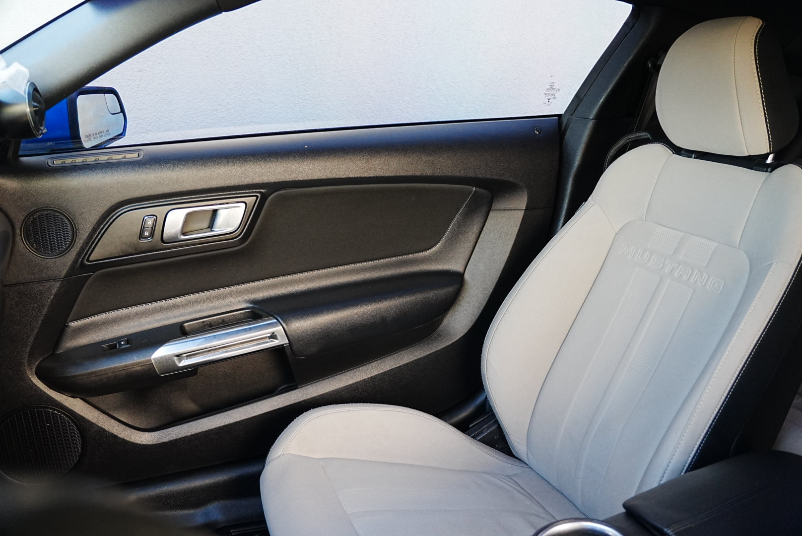2019 Ford Mustang EcoBoost photo 13