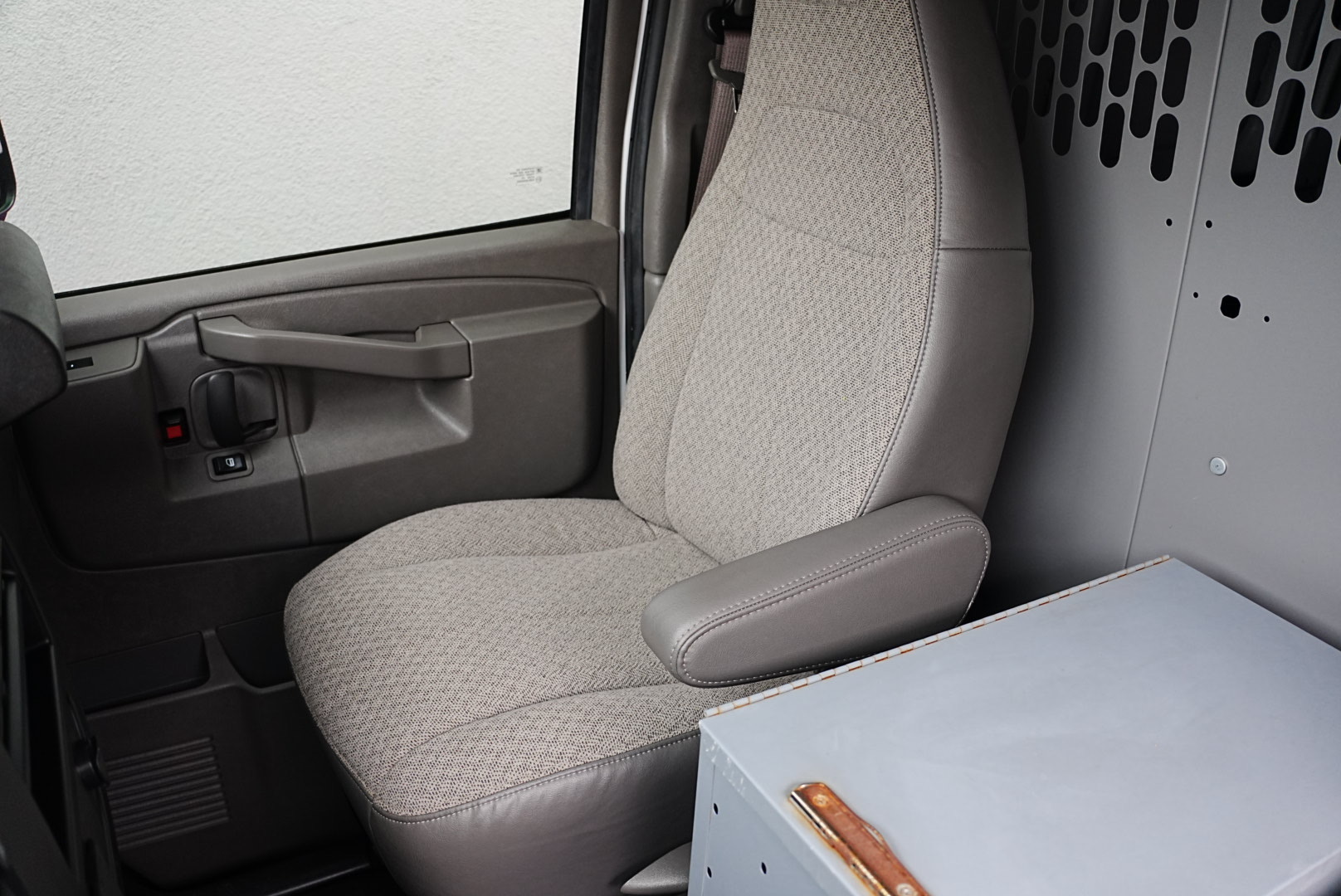 2021 Chevrolet Express Cargo Van photo 11