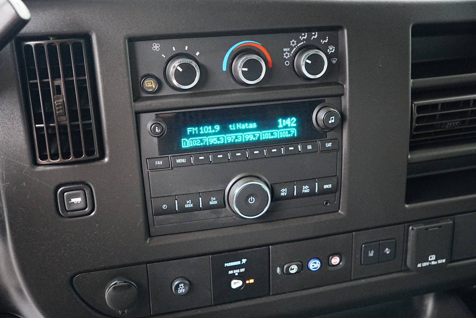 2021 Chevrolet Express Cargo Van photo 12