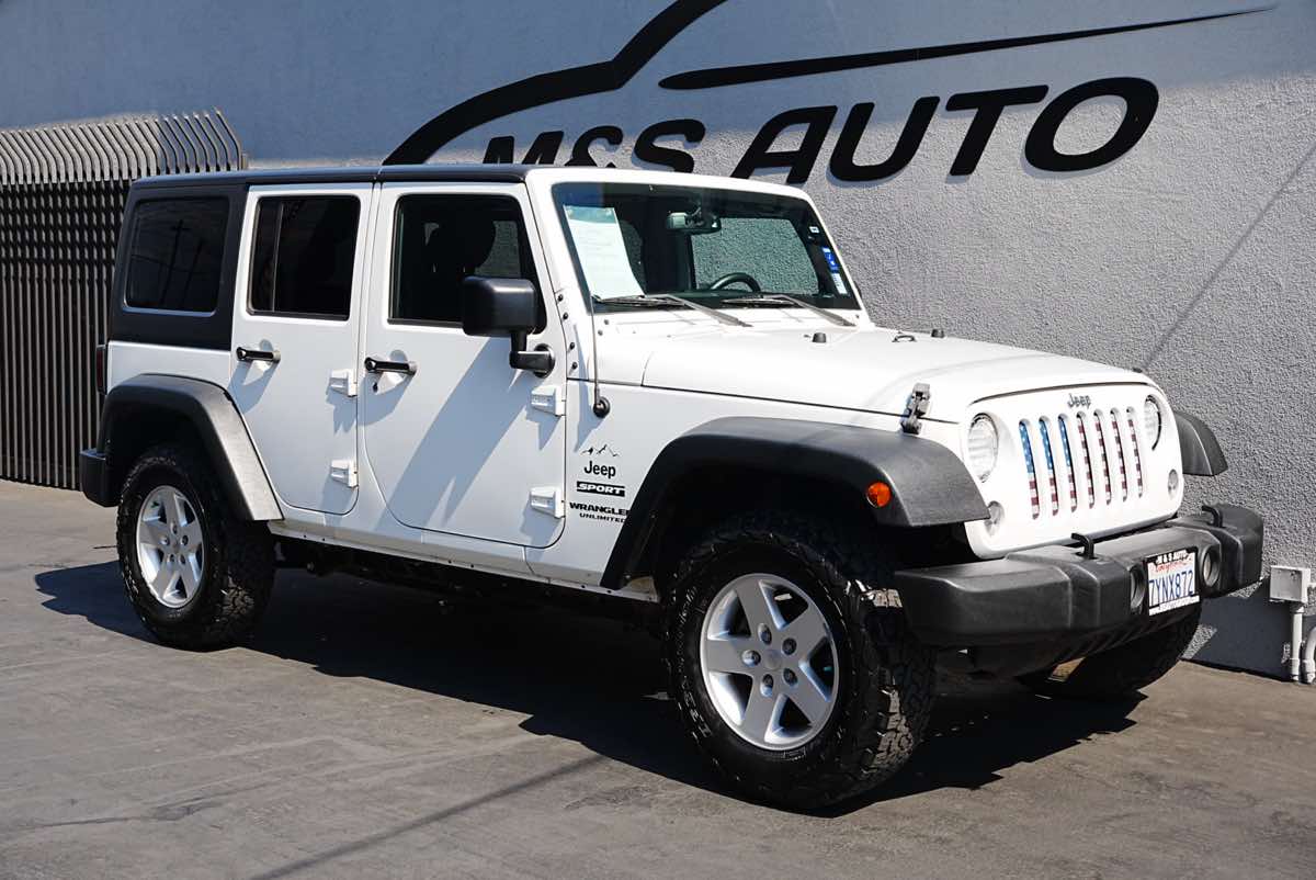 2017 Jeep Wrangler Unlimited Sport photo 3