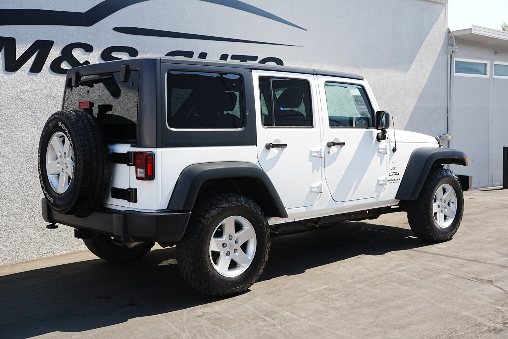 2017 Jeep Wrangler Unlimited Sport photo 4