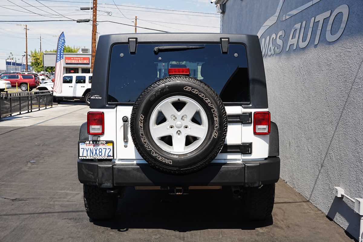2017 Jeep Wrangler Unlimited Sport photo 5
