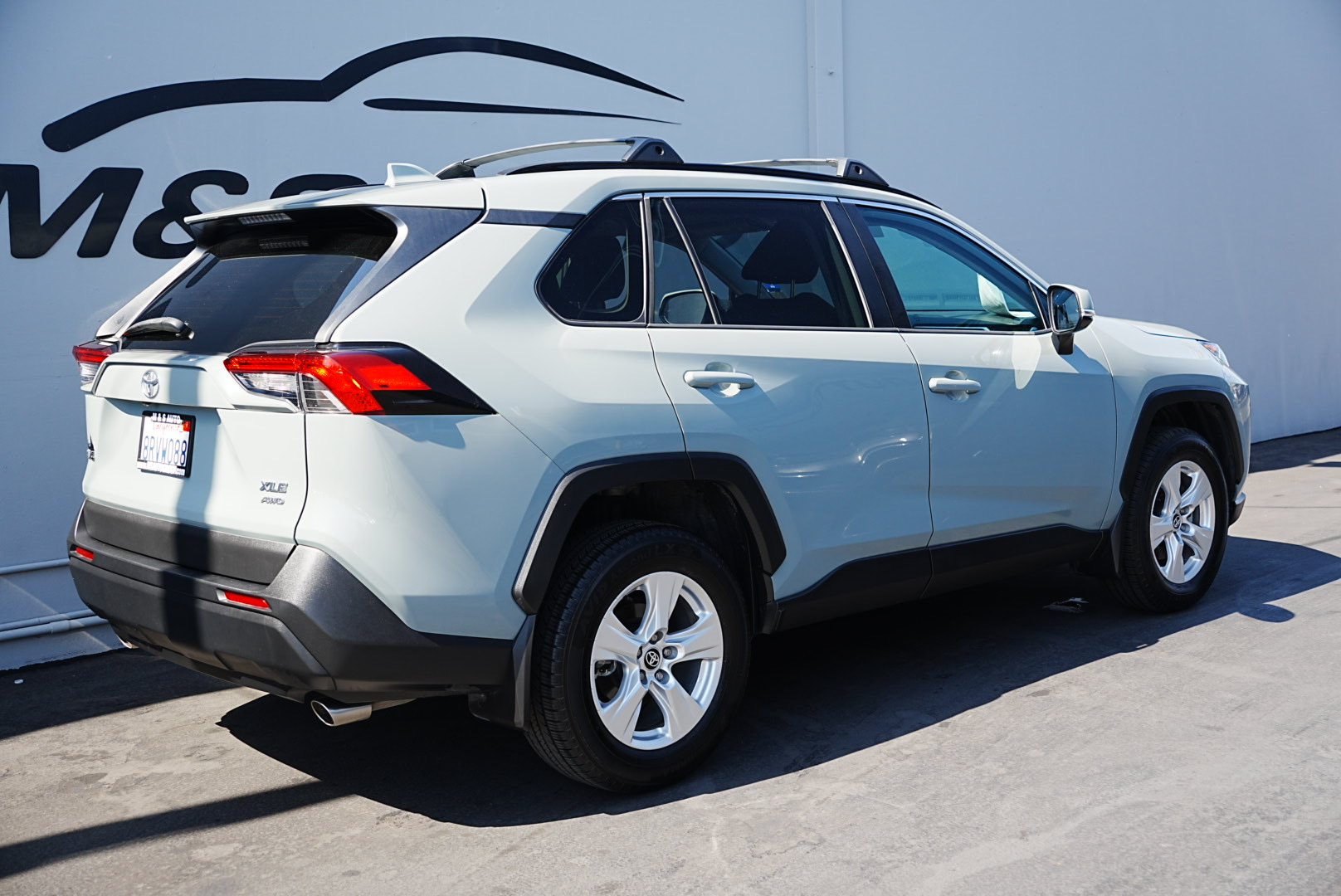 2020 Toyota RAV4 XLE photo 4
