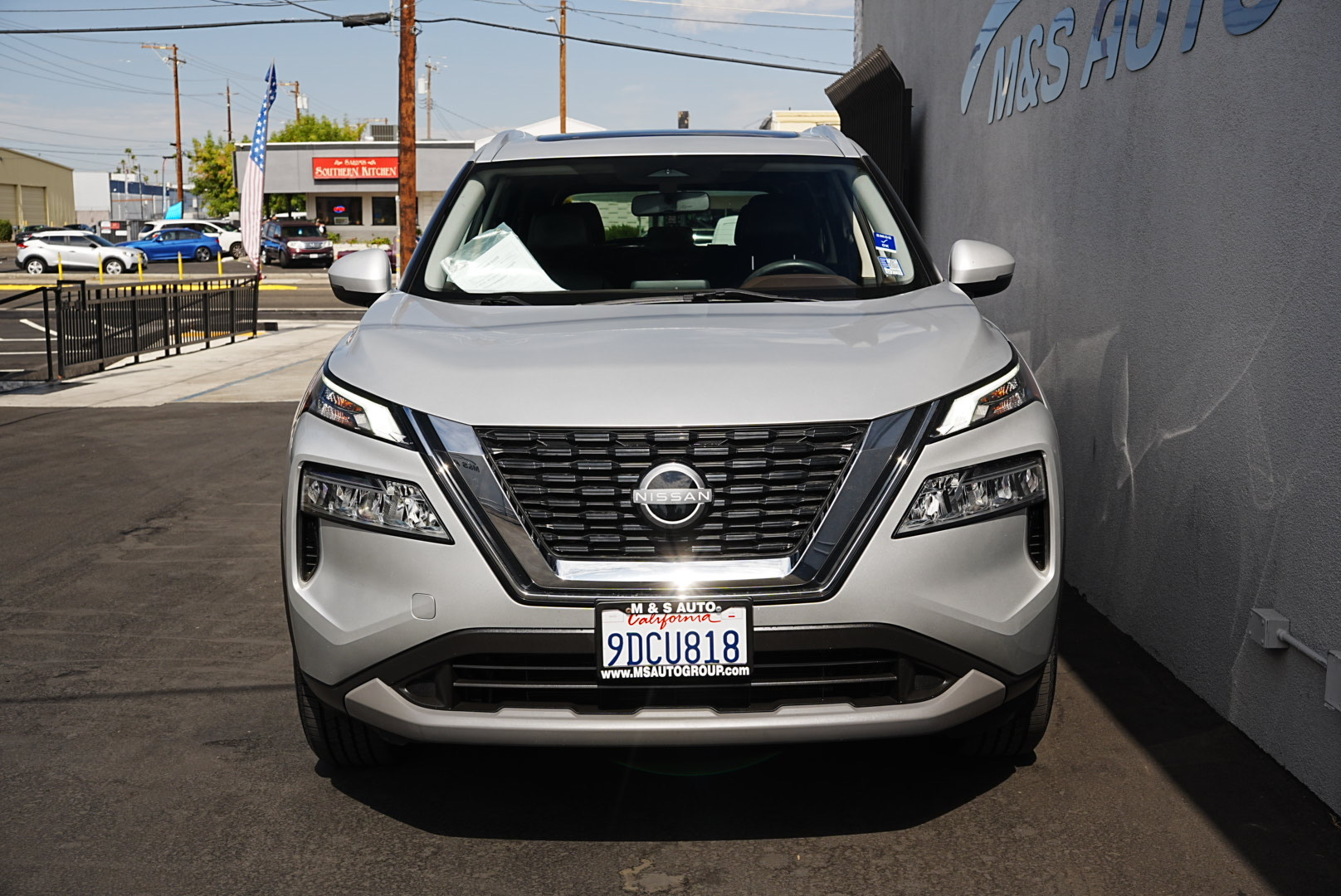 2022 Nissan Rogue SV photo 2