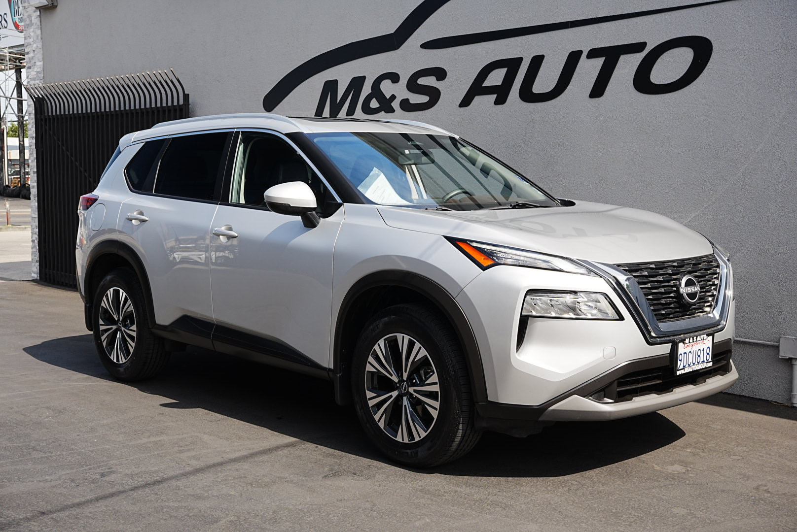 2022 Nissan Rogue SV photo 3