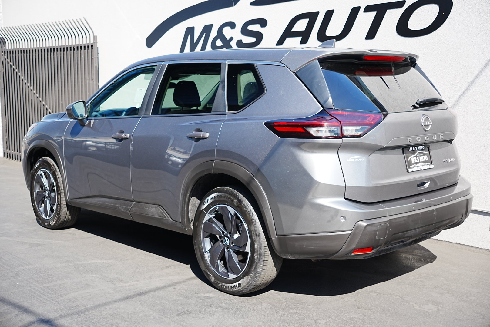 2024 Nissan Rogue SV photo 3