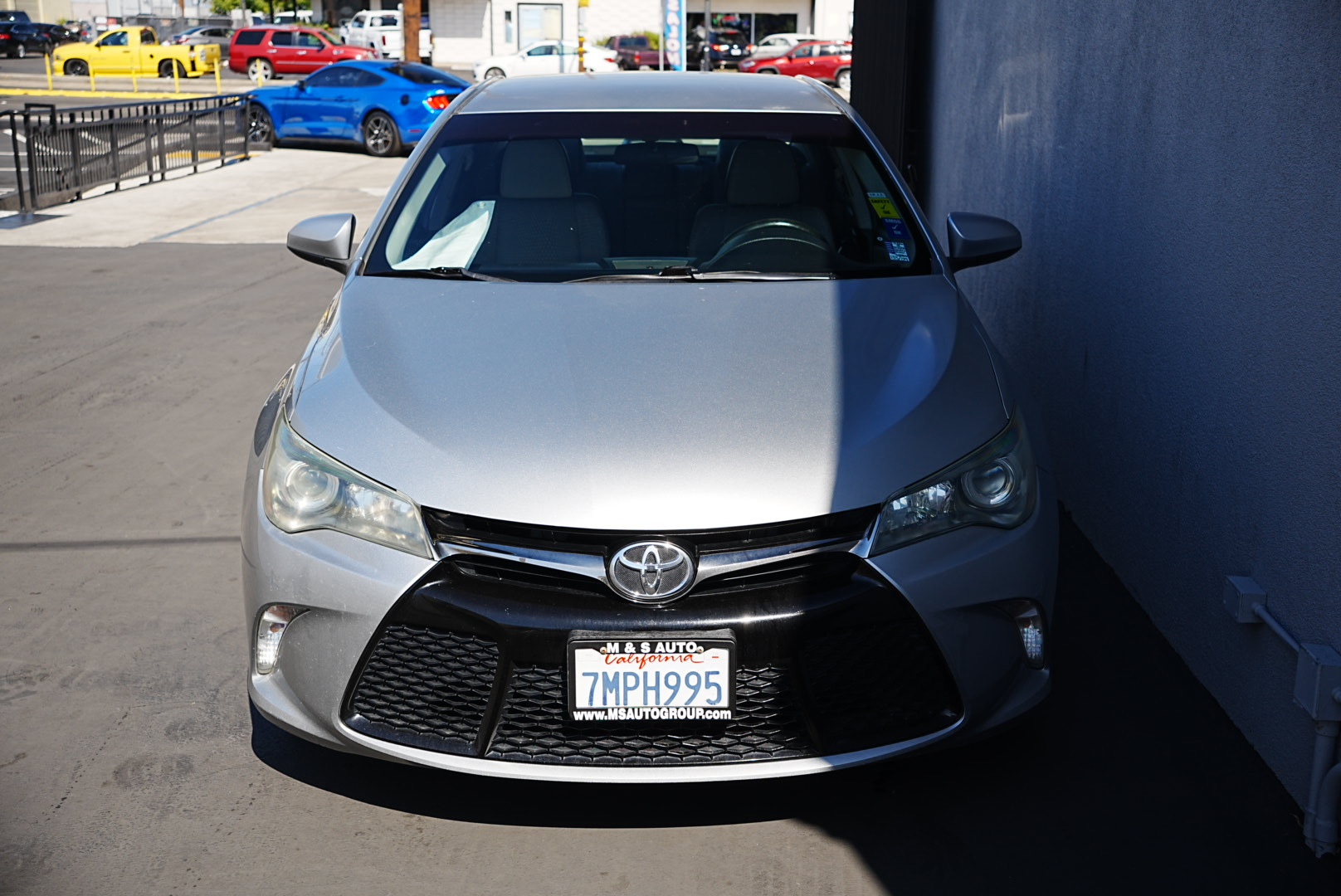 2015 Toyota Camry SE photo 2