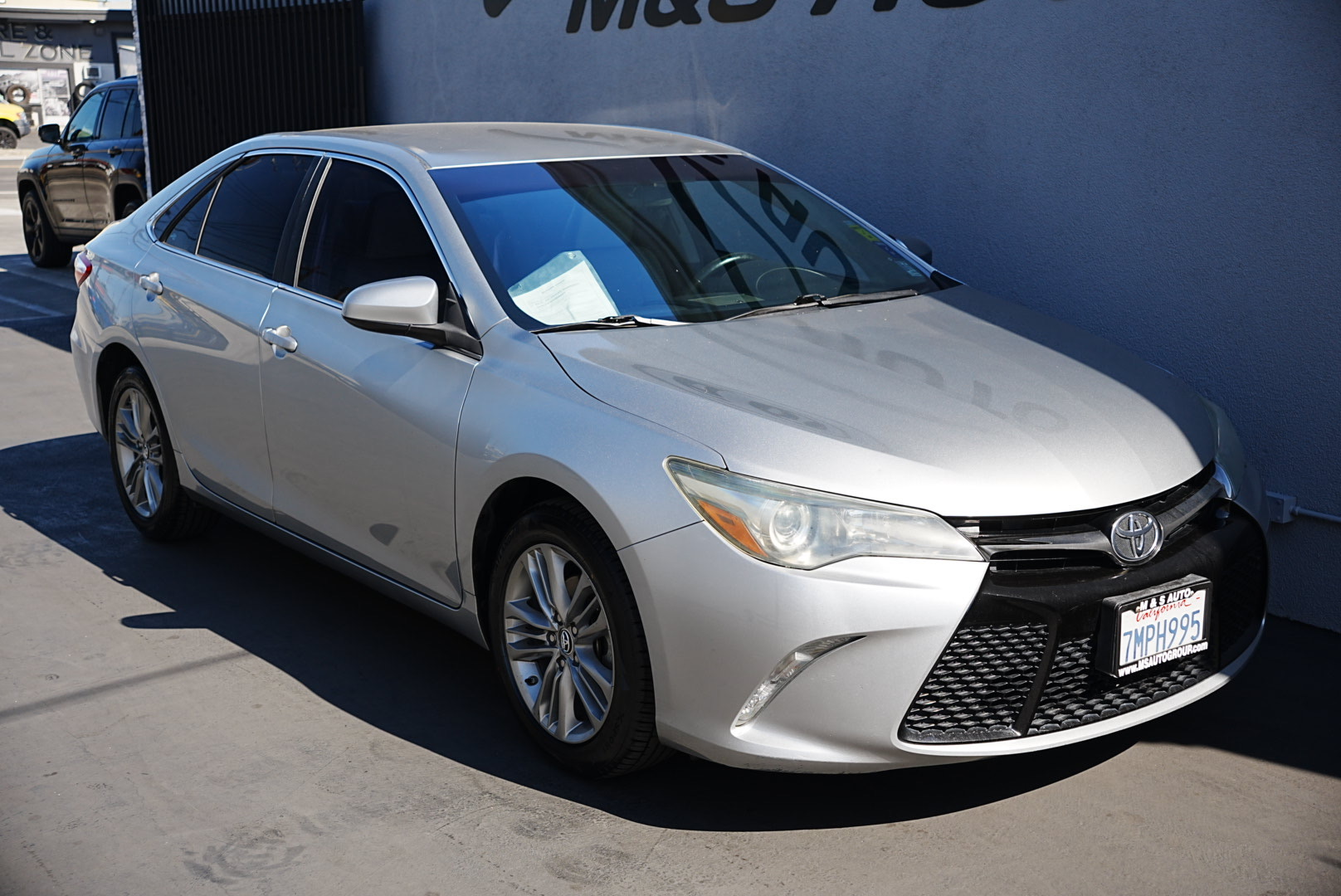 2015 Toyota Camry SE photo 3