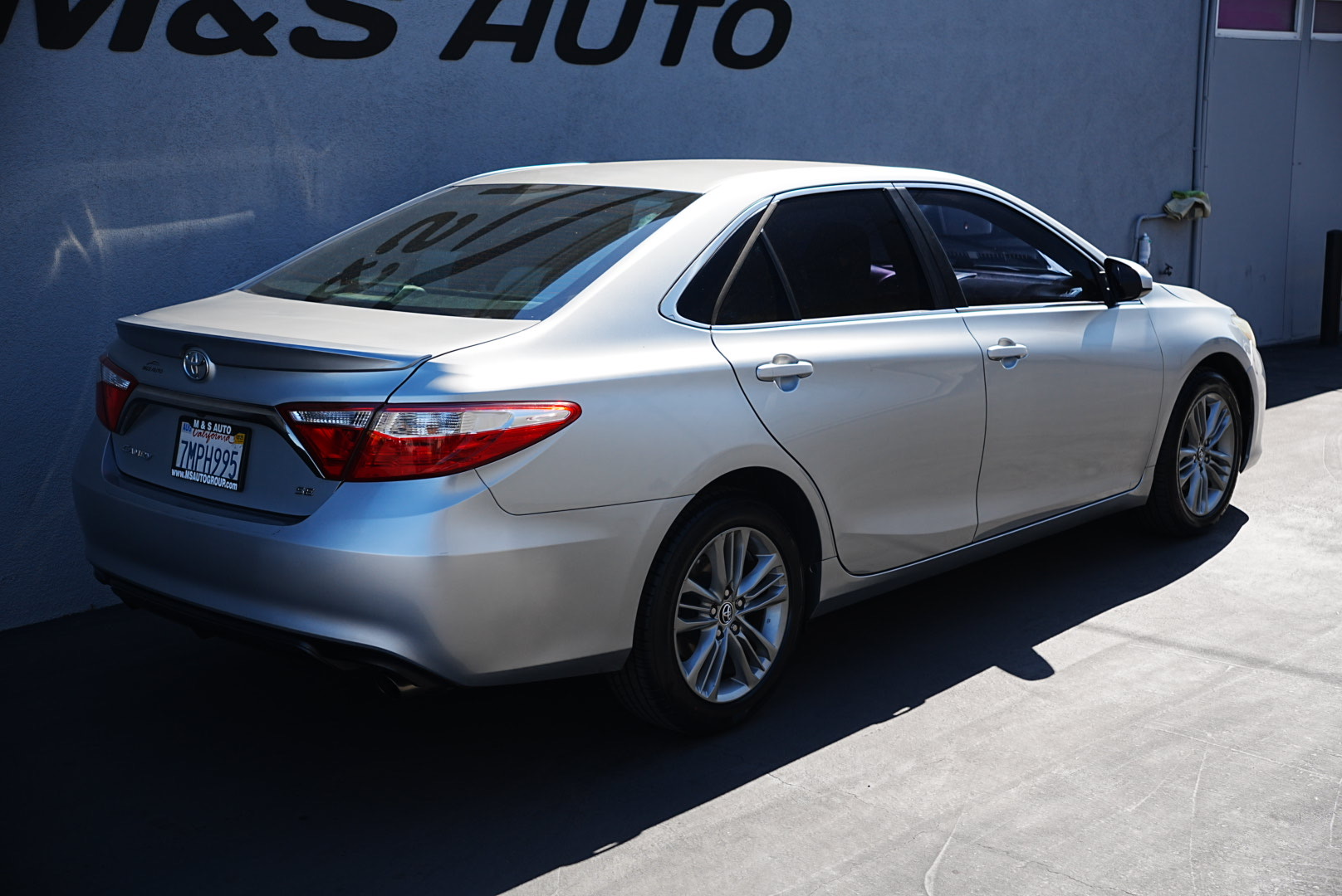 2015 Toyota Camry SE photo 4
