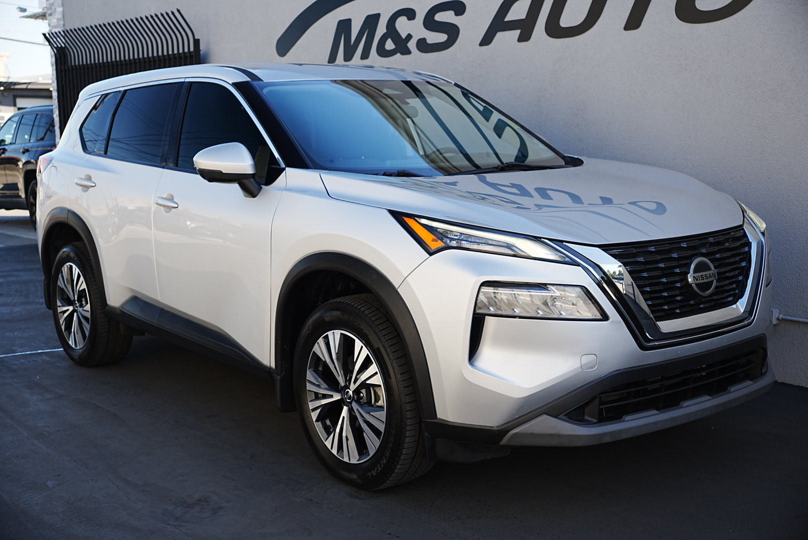 2021 Nissan Rogue SV photo 3