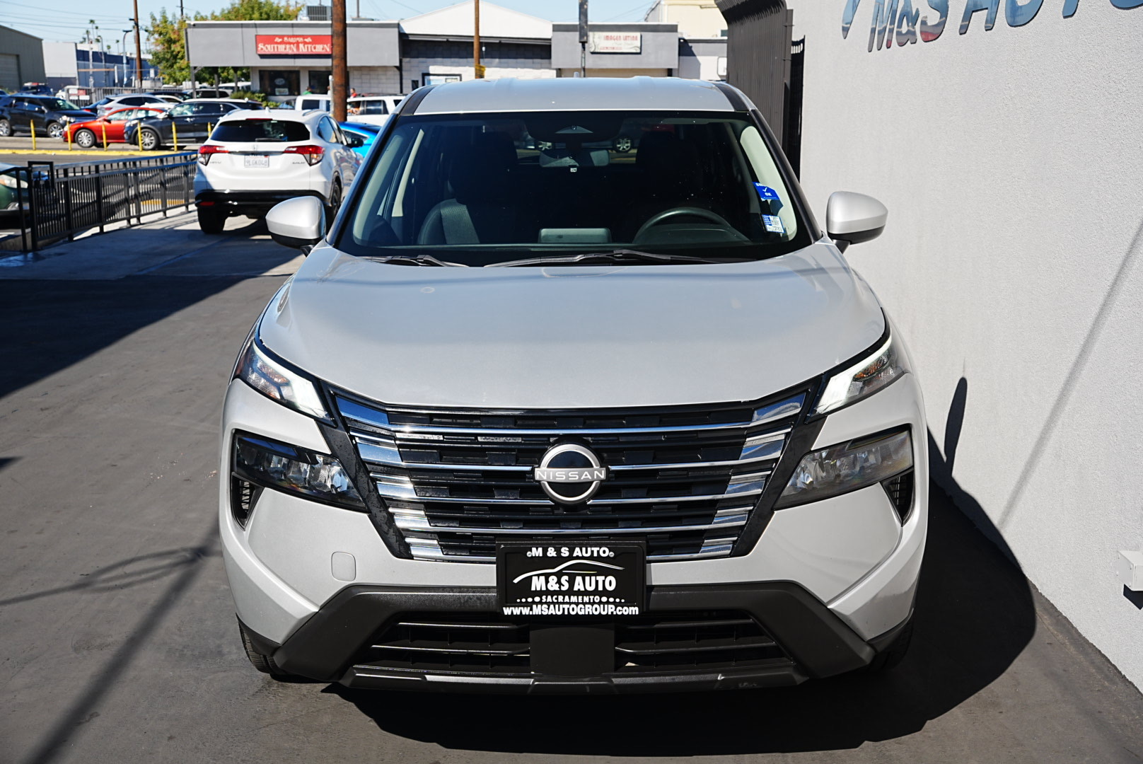 2024 Nissan Rogue SV photo 2