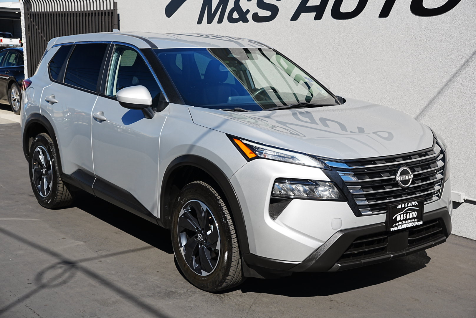 2024 Nissan Rogue SV photo 3