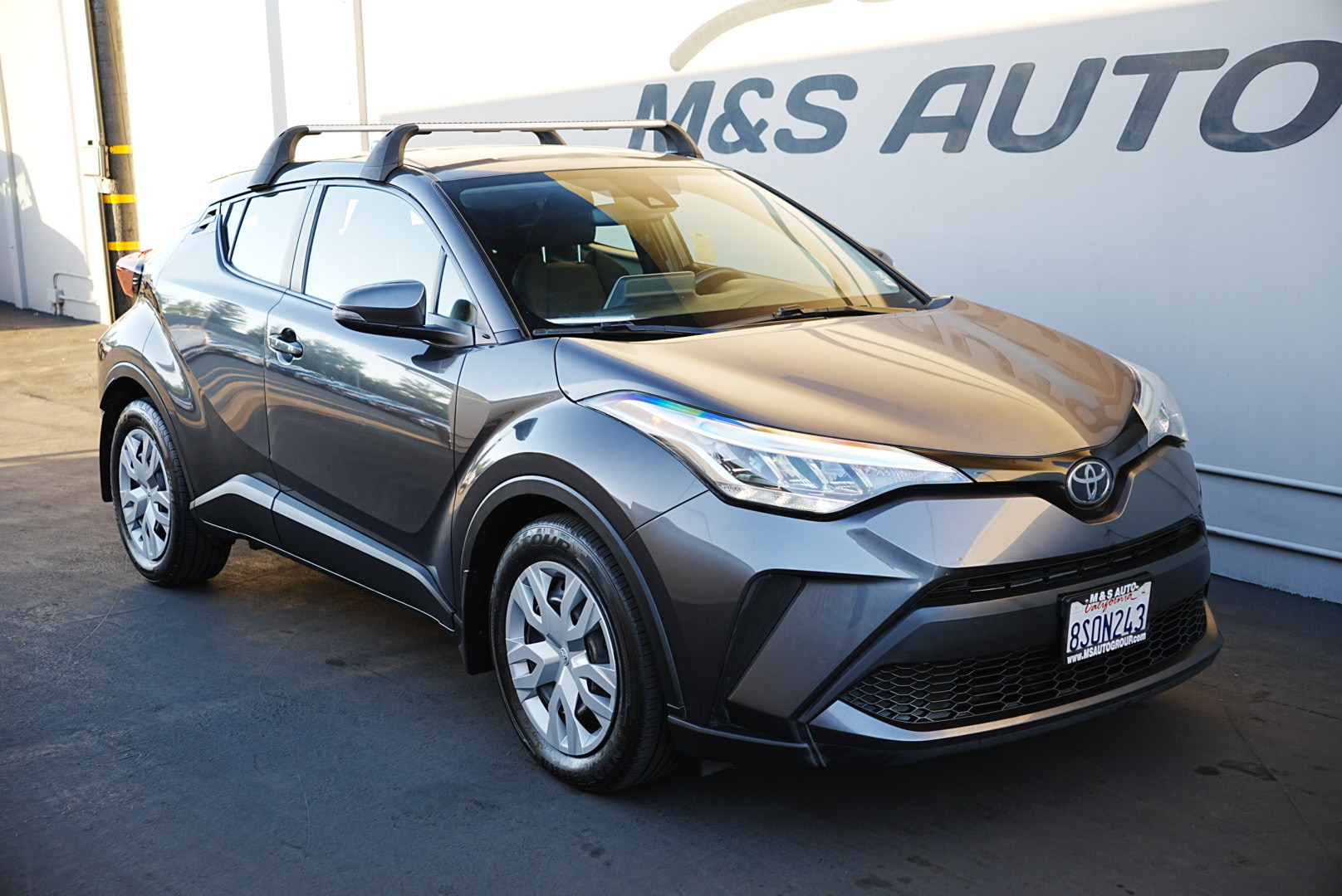 2020 Toyota C-HR LE photo 3