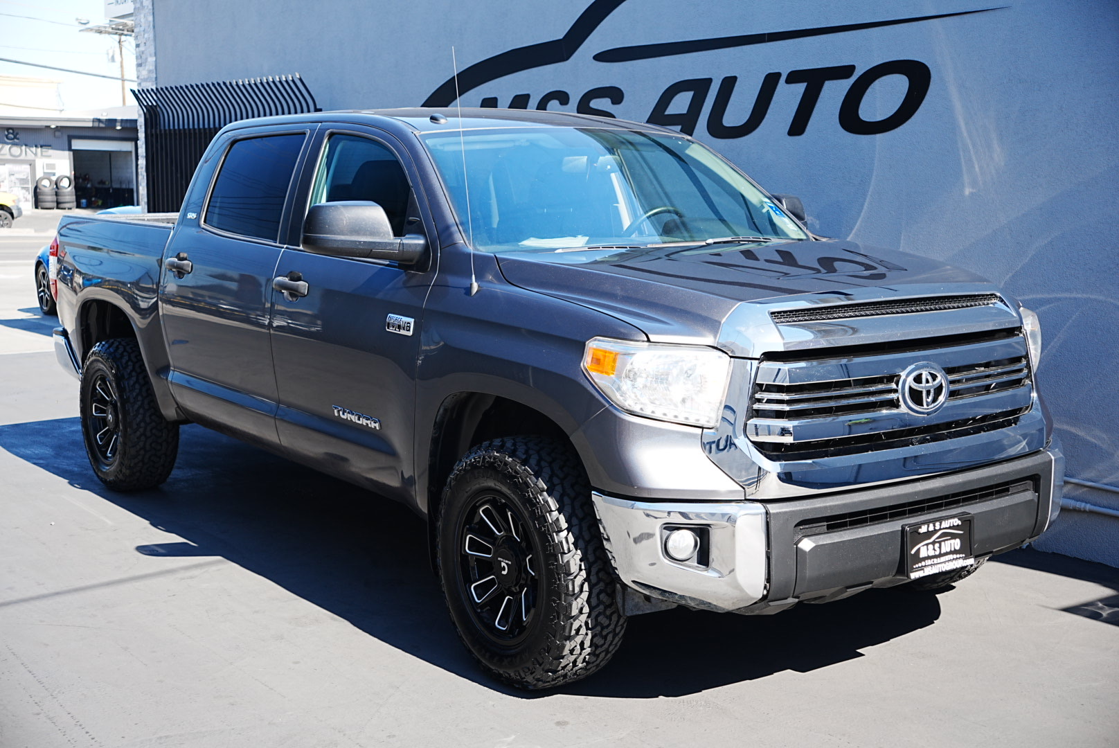 2017 Toyota Tundra SR5 CrewMax photo 2