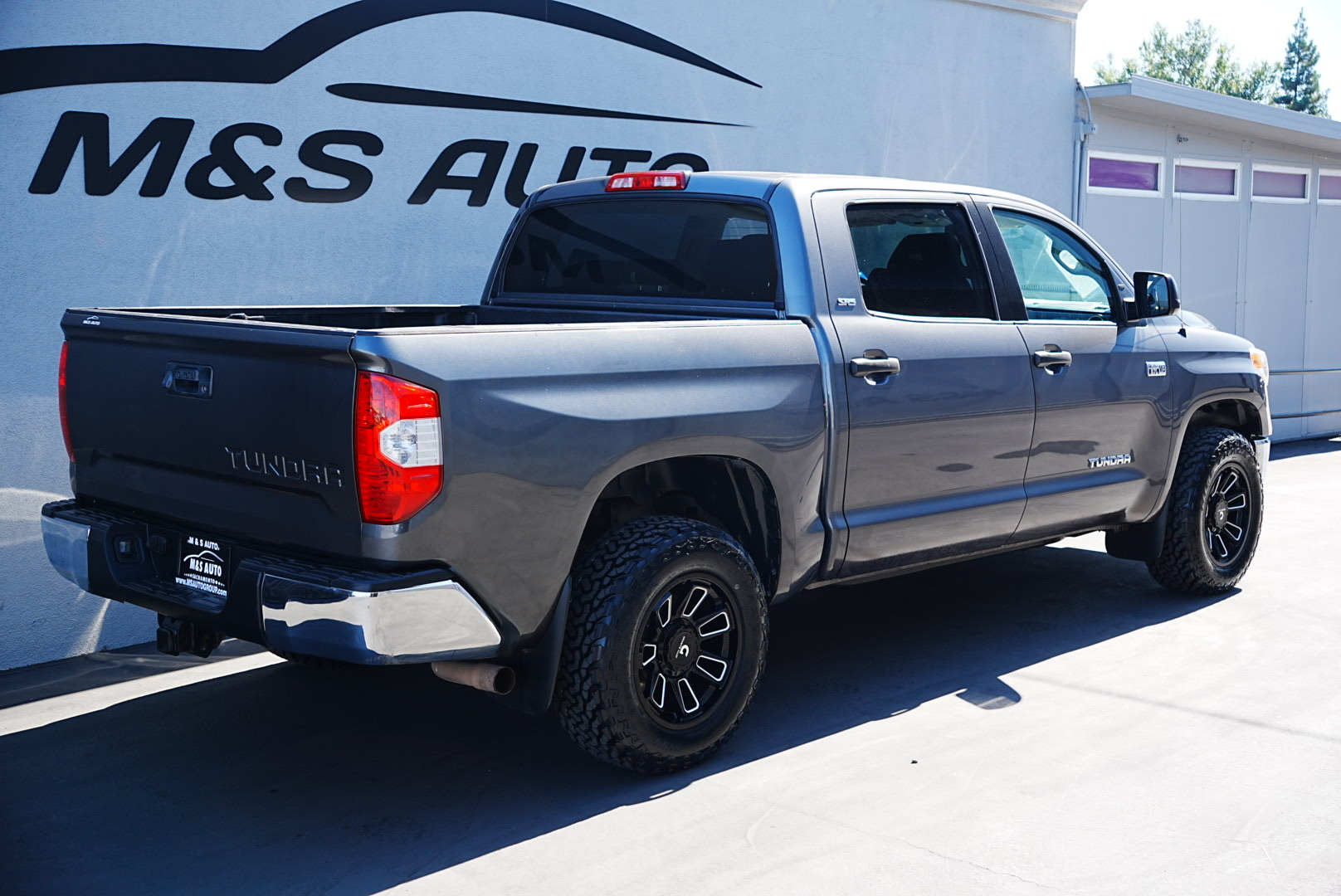2017 Toyota Tundra SR5 CrewMax photo 3
