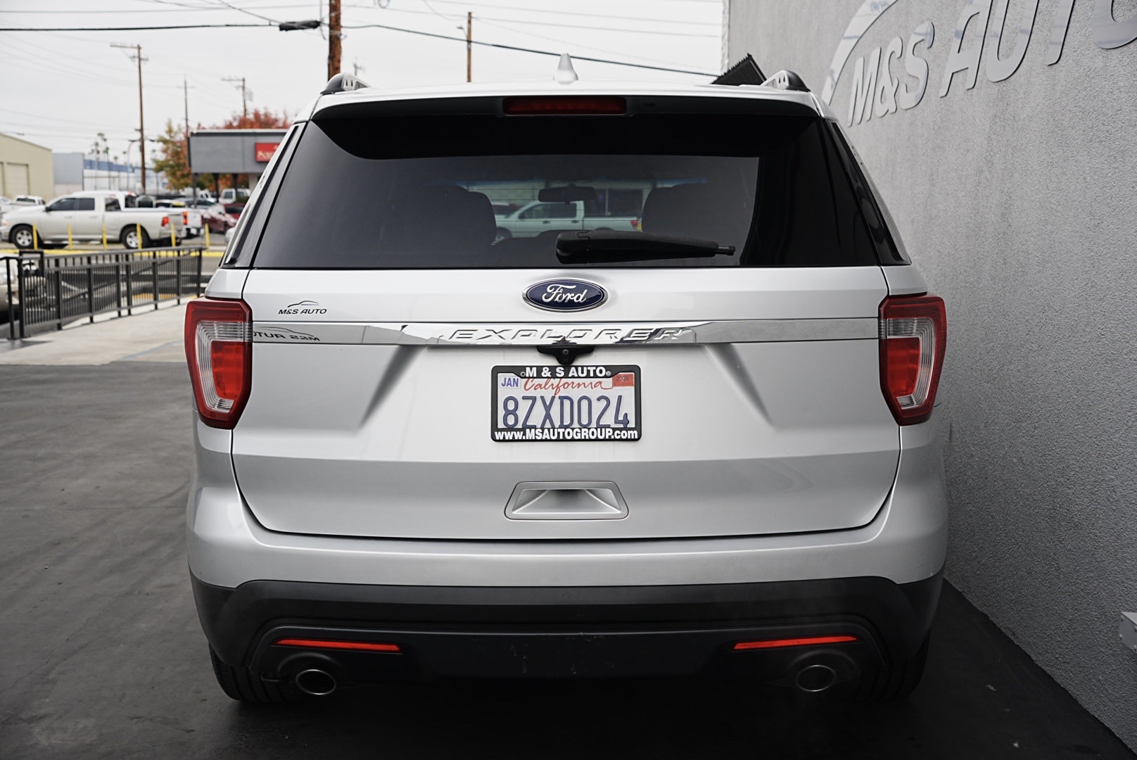 2017 Ford Explorer Base photo 4