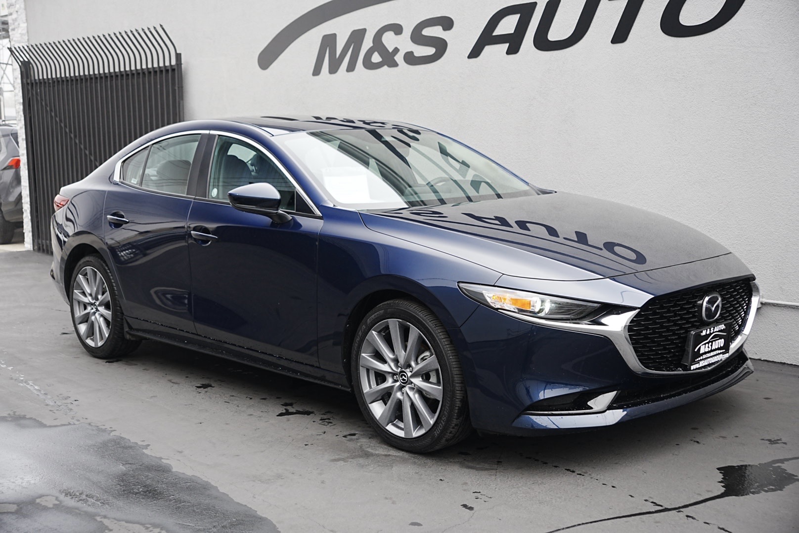 2025 Mazda Mazda3 Sedan 2.5 s Preferred photo 2