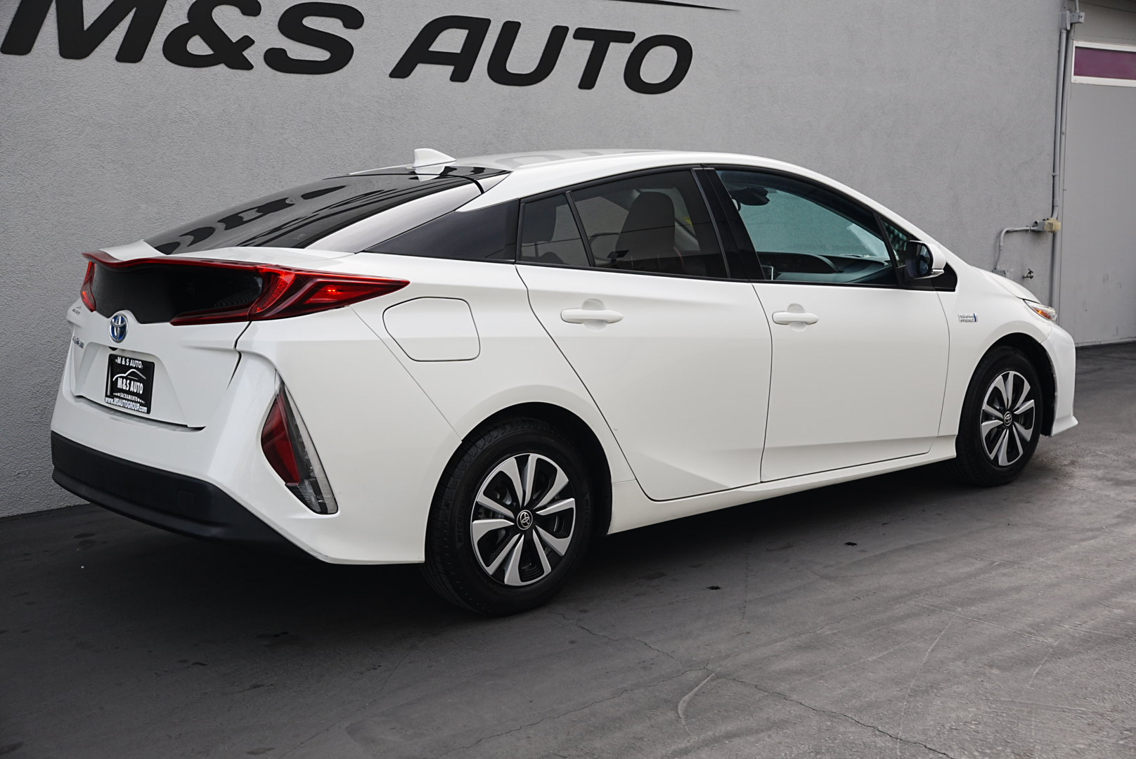2017 Toyota Prius Prime Three Four photo 4