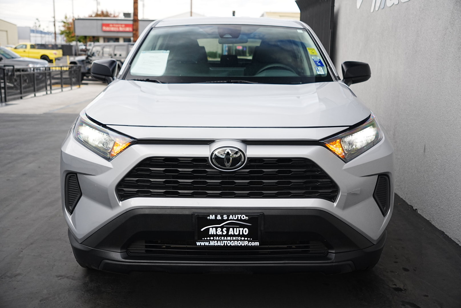 2022 Toyota RAV4 LE photo 2