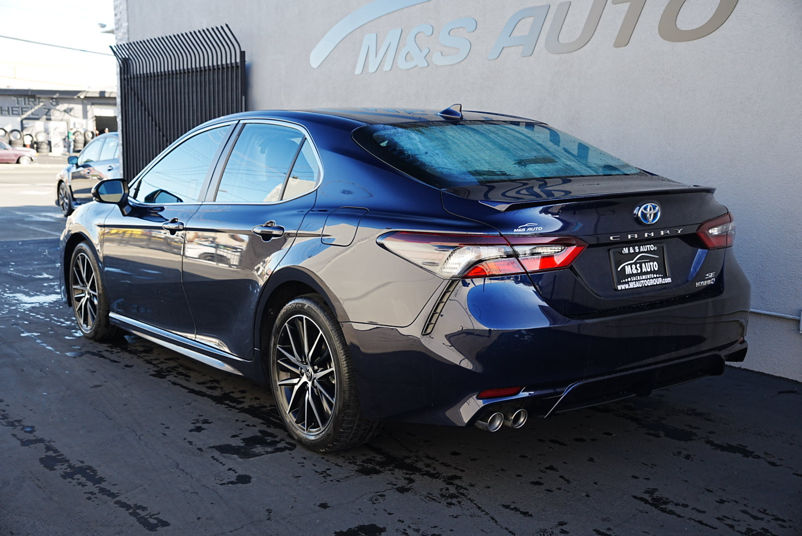 2022 Toyota Camry Hybrid SE photo 4