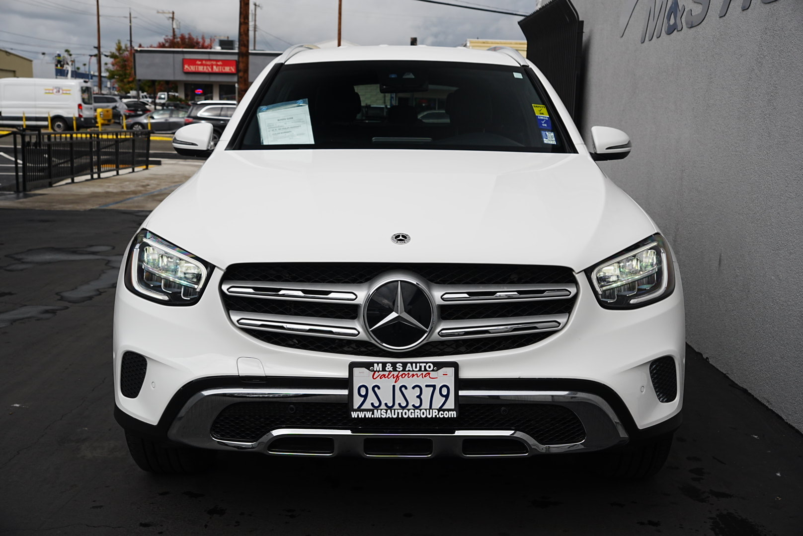 2022 Mercedes Benz GLC 300 photo 2