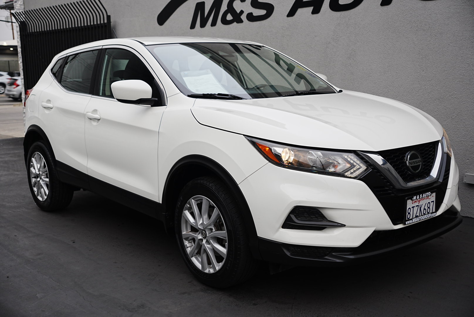 2020 Nissan Rogue Sport S photo 2