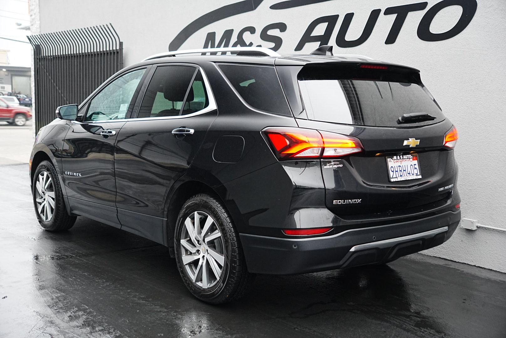 2023 Chevrolet Equinox Premier photo 2