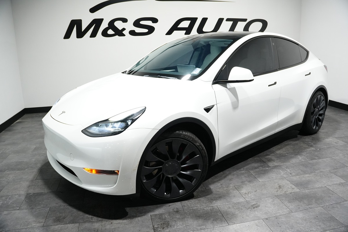 View vehicle photo 3