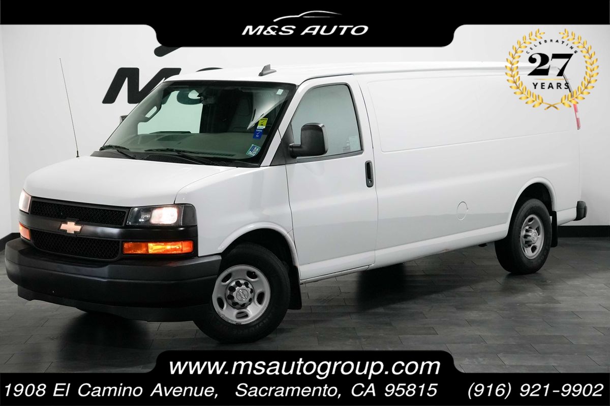 2018 Chevrolet Express 3500 Extended Work Van's photo