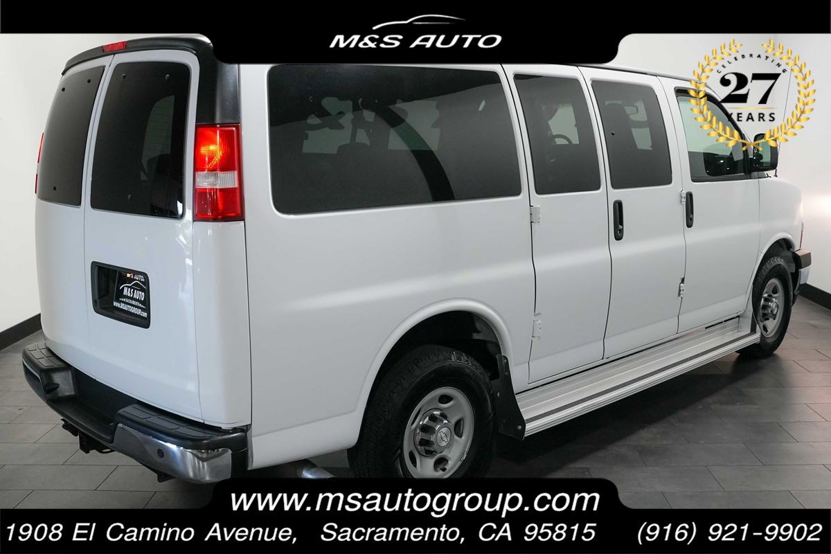2017 Chevrolet Express 3500 LS's photo