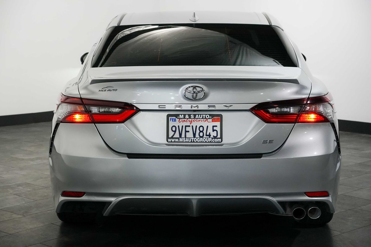 2022 Toyota Camry SE - Photo 5