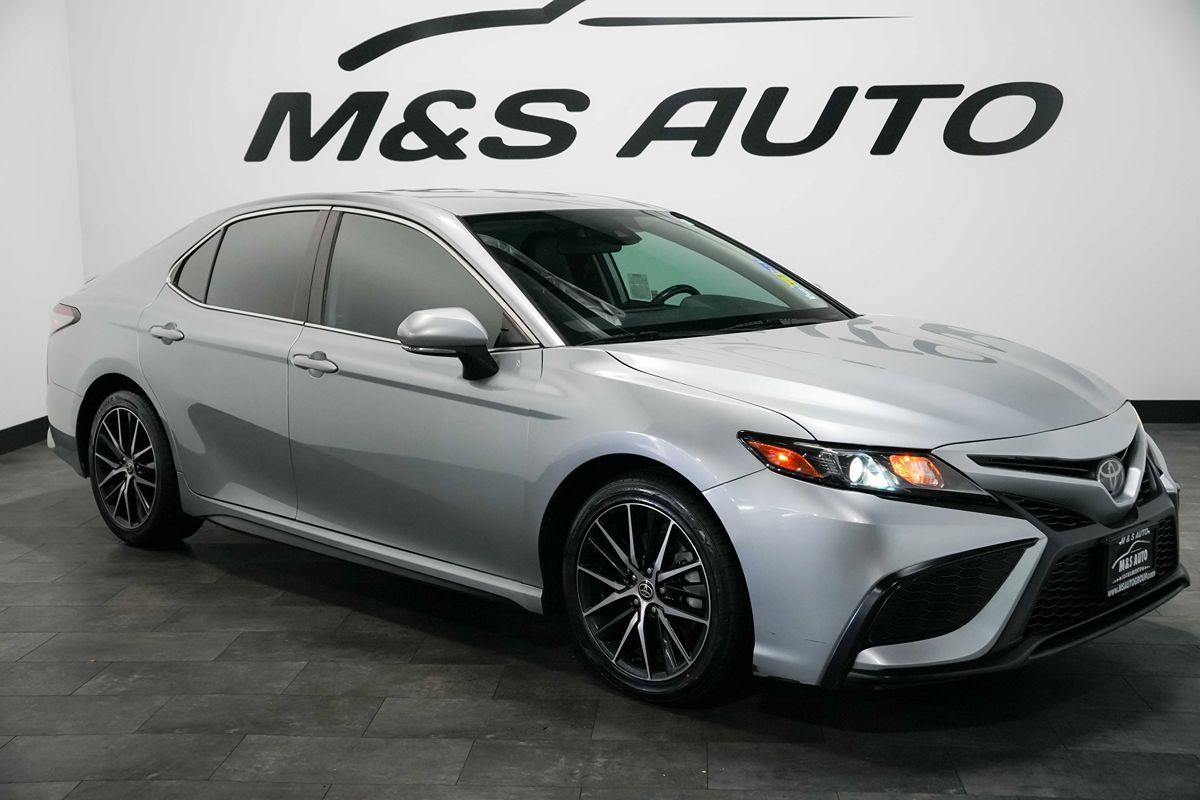 2022 Toyota Camry SE - Photo 6